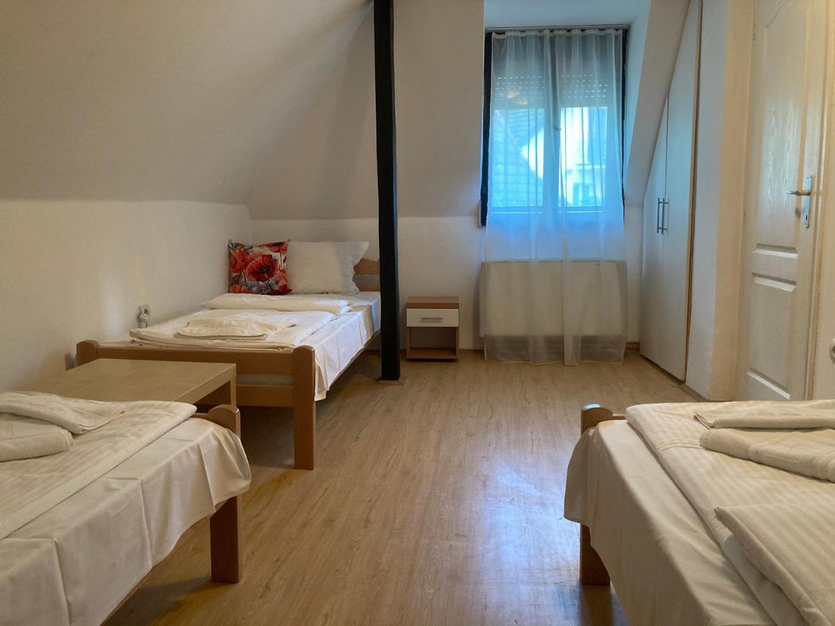 B&B Villa Pipacs Feketić Extérieur photo